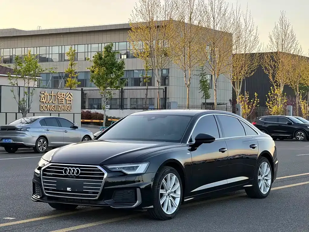 Audi A6L — фото 1