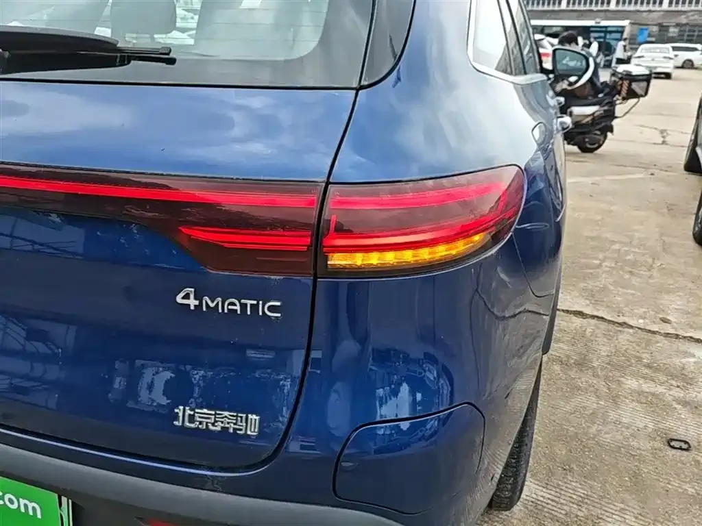 Mercedes-Benz EQC — фото 10