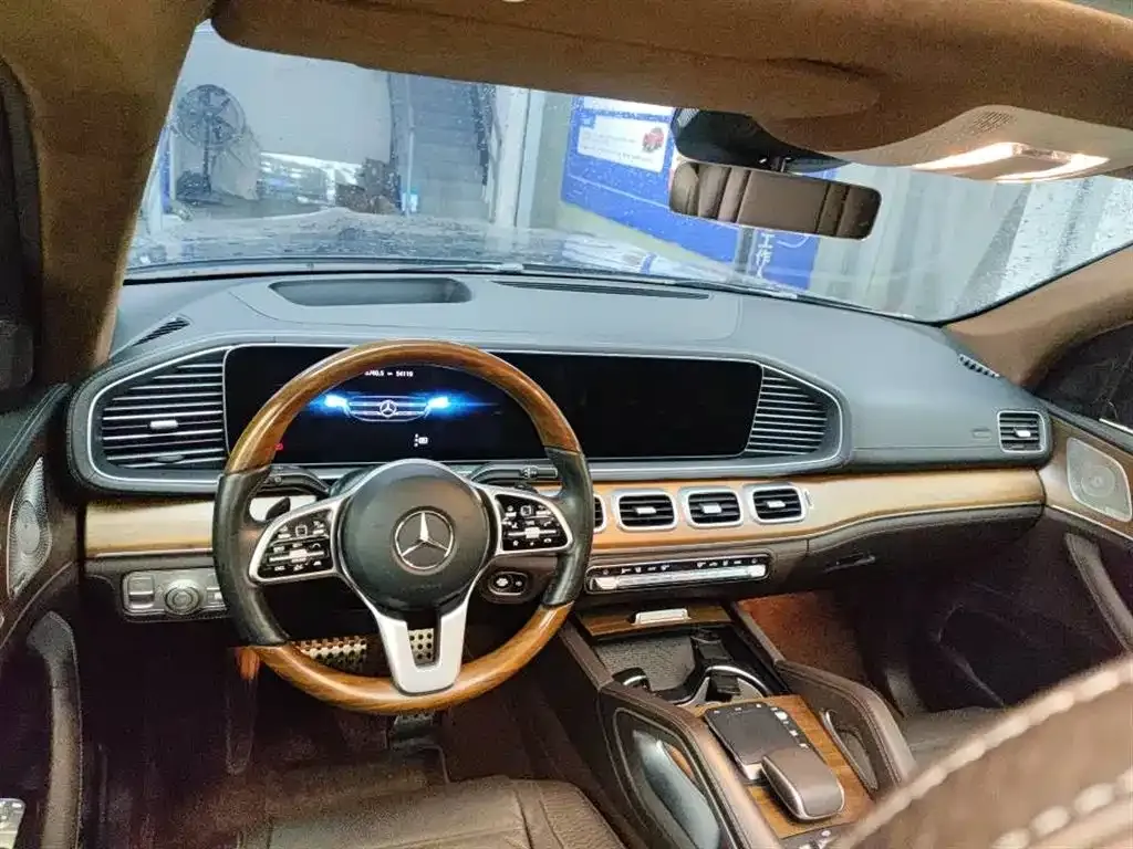 Mercedes-Benz GLS — фото 8