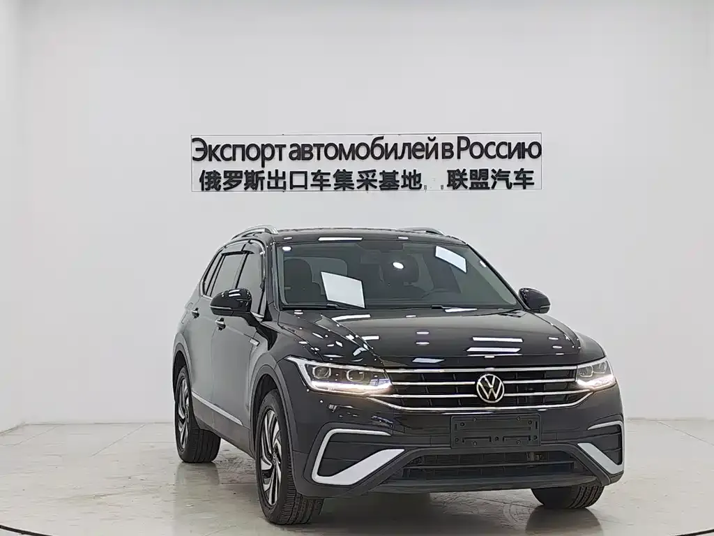 Volkswagen Tiguan L — фото 4