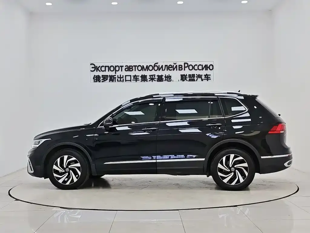 Volkswagen Tiguan L — фото 7