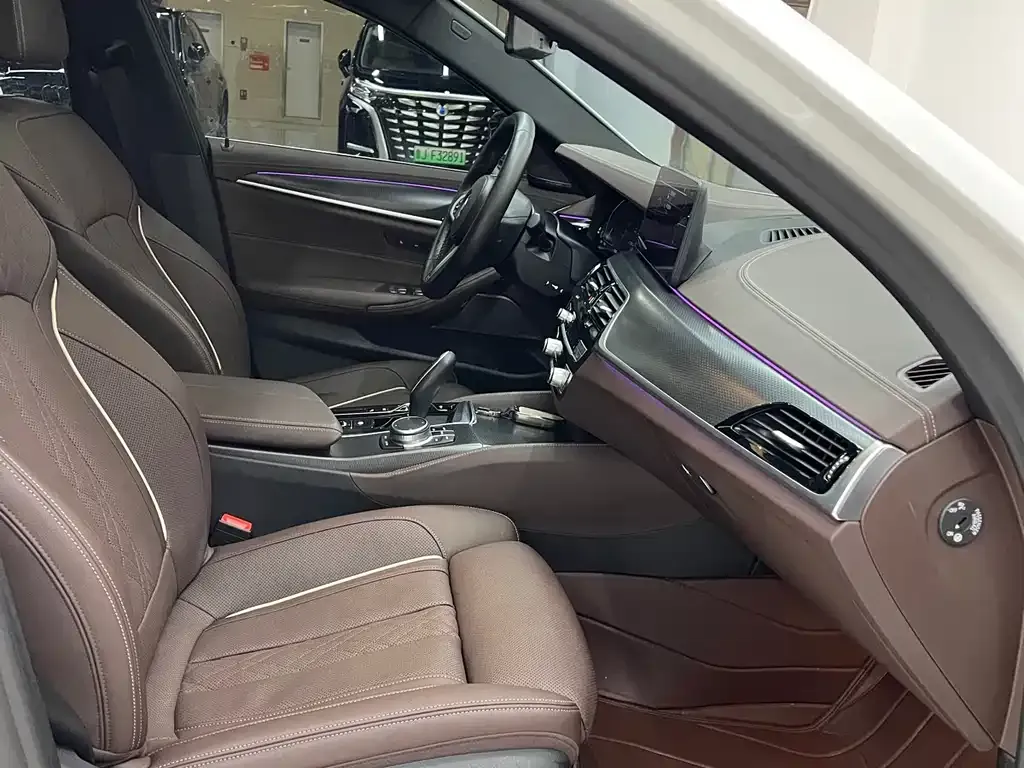 BMW 5 Series New Energy — фото 3