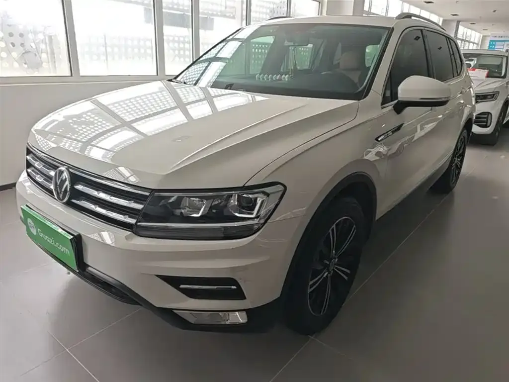 Volkswagen Tiguan L — фото 9