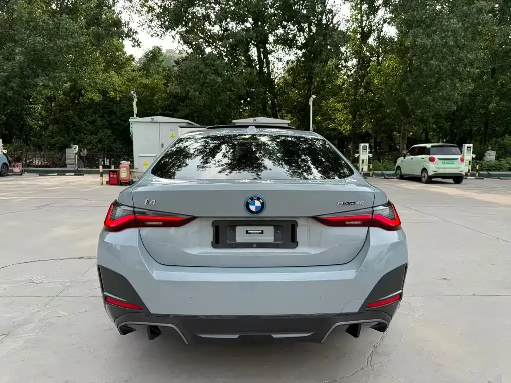 BMW i4 — фото 7