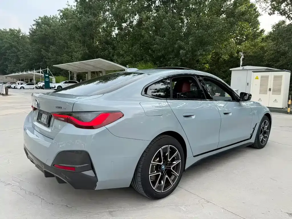 BMW i4 — фото 9