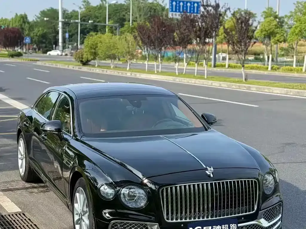 Bentley Flying Spur — фото 2
