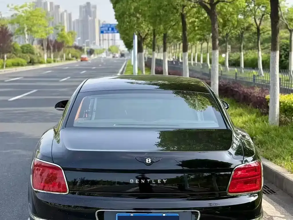 Bentley Flying Spur — фото 7