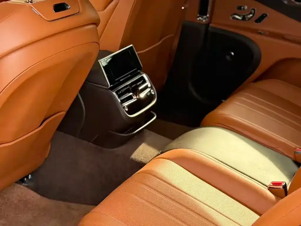 Bentley Flying Spur — фото 4