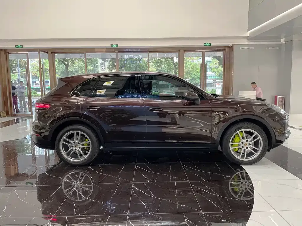 Porsche Cayenne Hybrid — фото 5