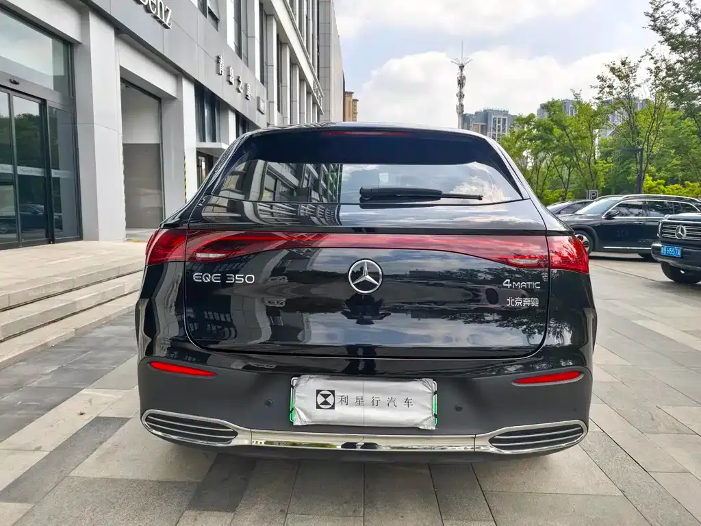Mercedes-Benz EQE SUV — фото 10
