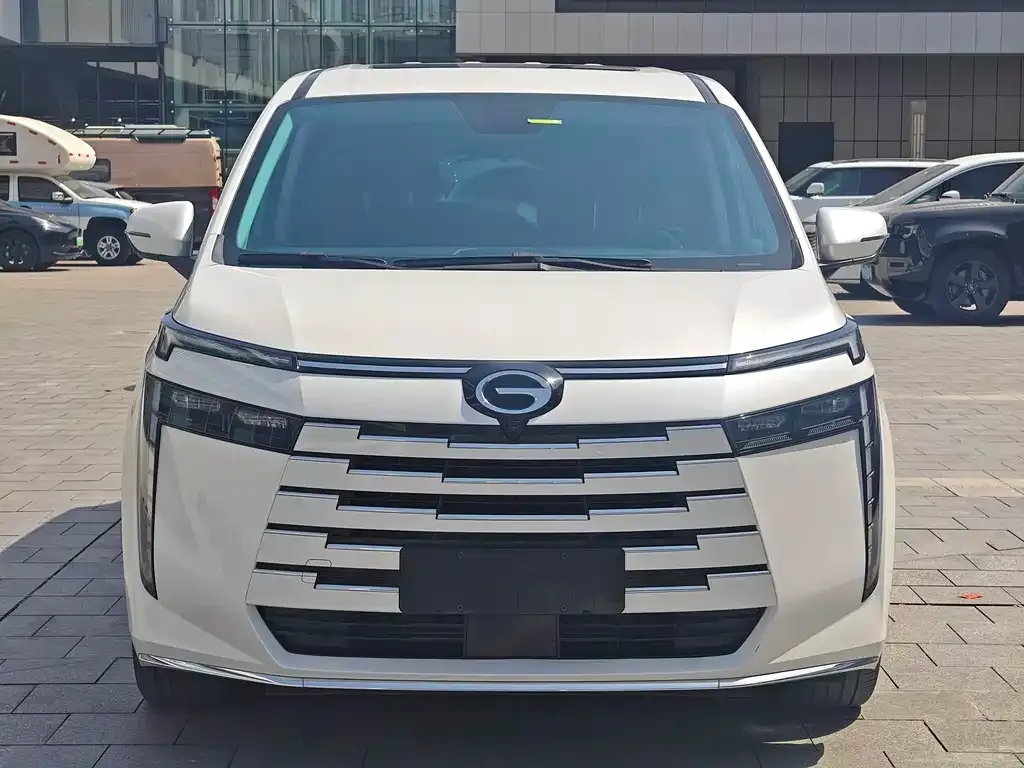 GAC Motor E8 Hybrid — фото 3