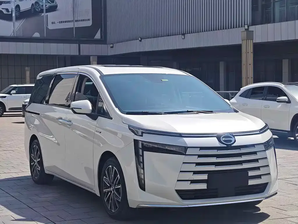 GAC Motor E8 Hybrid — фото 2