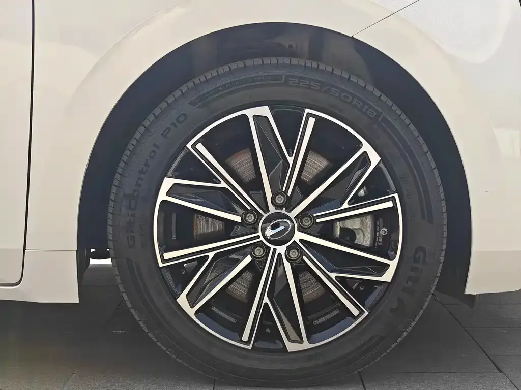 GAC Motor E8 Hybrid — фото 8