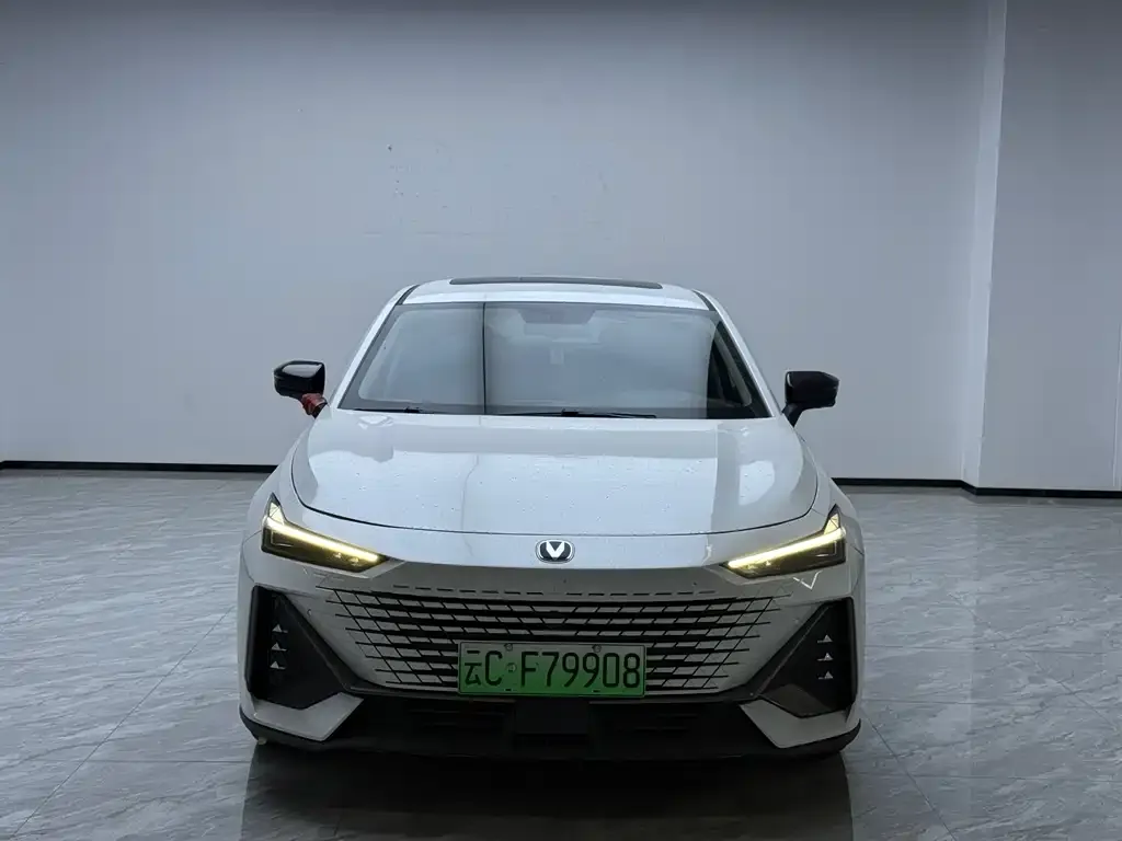 Changan UNI-V iDD — фото 2