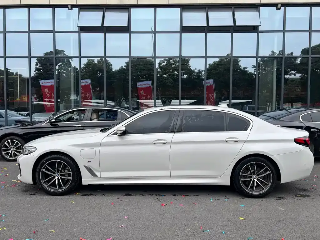 BMW 5 Series New Energy — фото 8