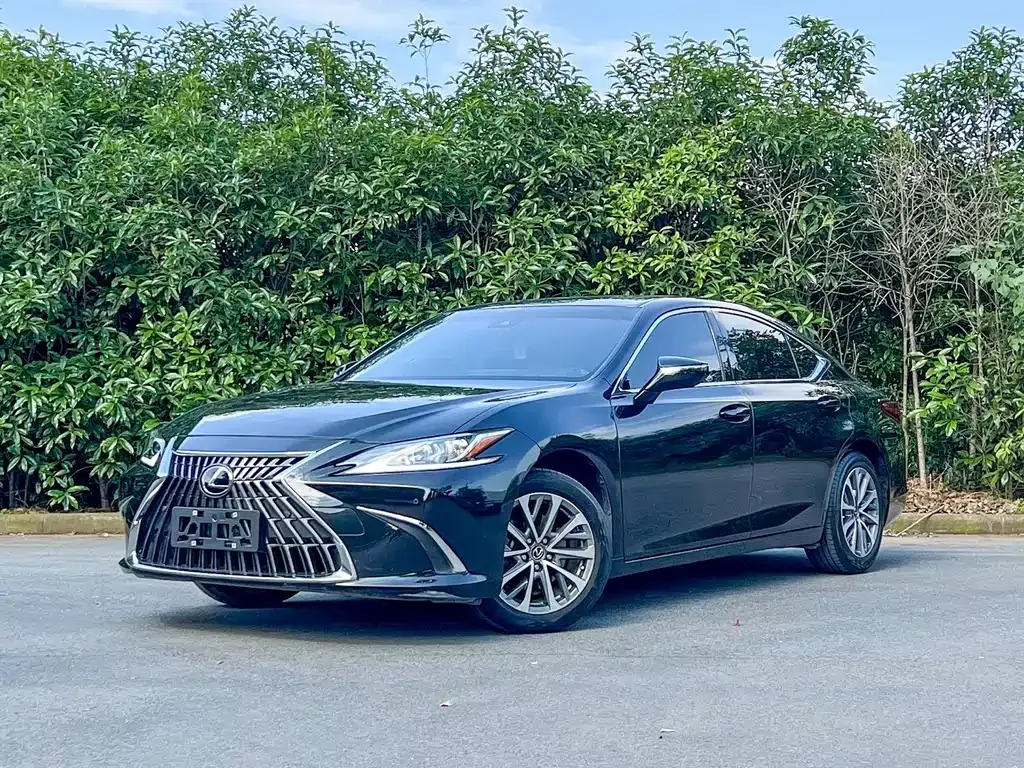 Lexus ES — фото 1
