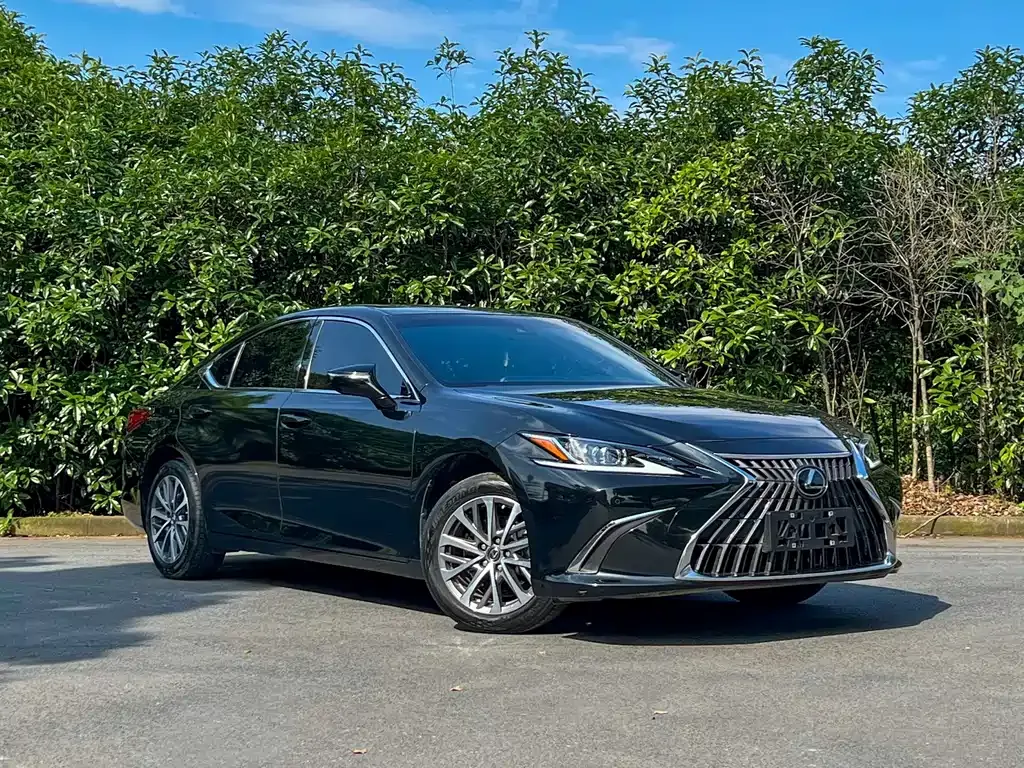 Lexus ES — фото 10