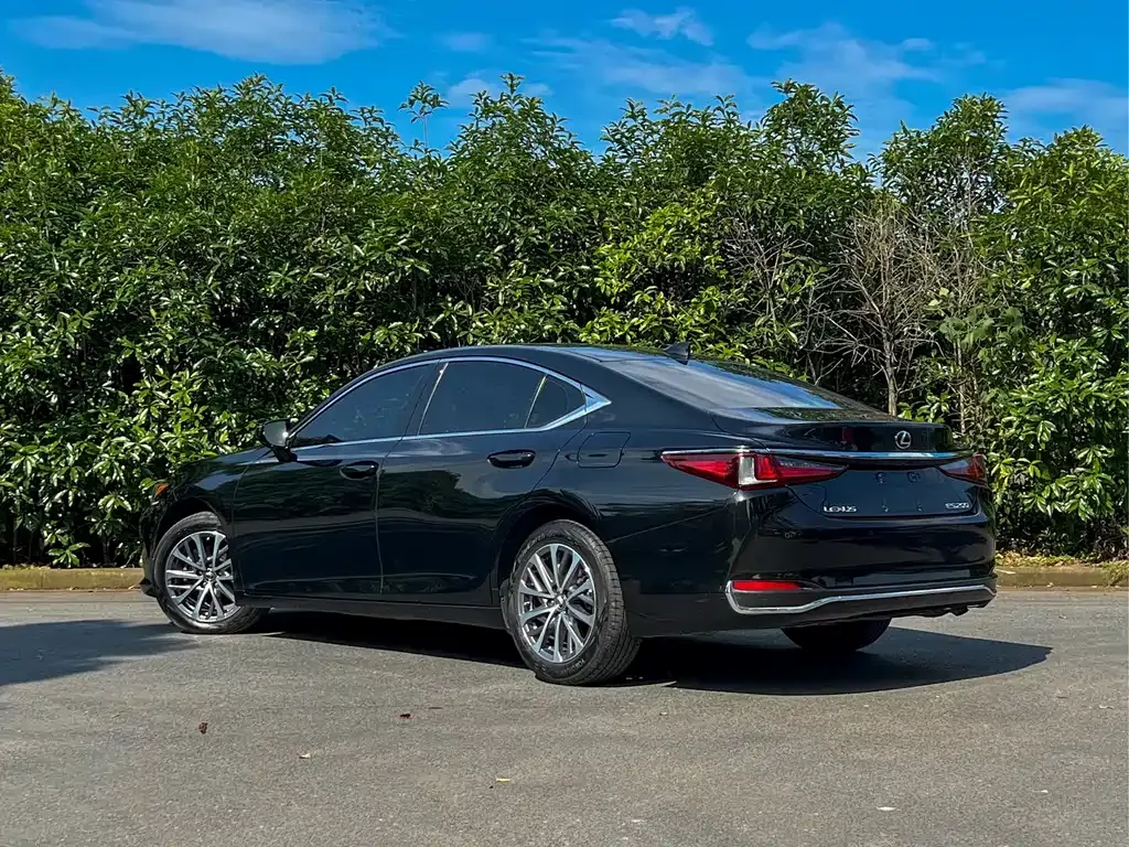 Lexus ES — фото 7