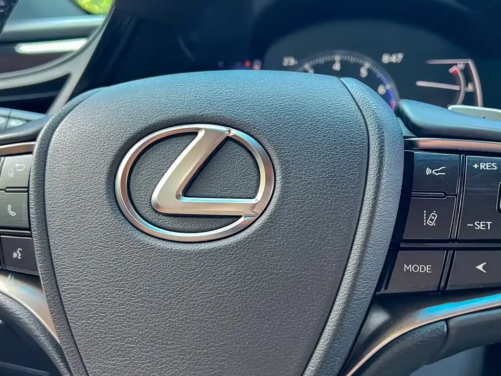 Lexus ES — фото 5