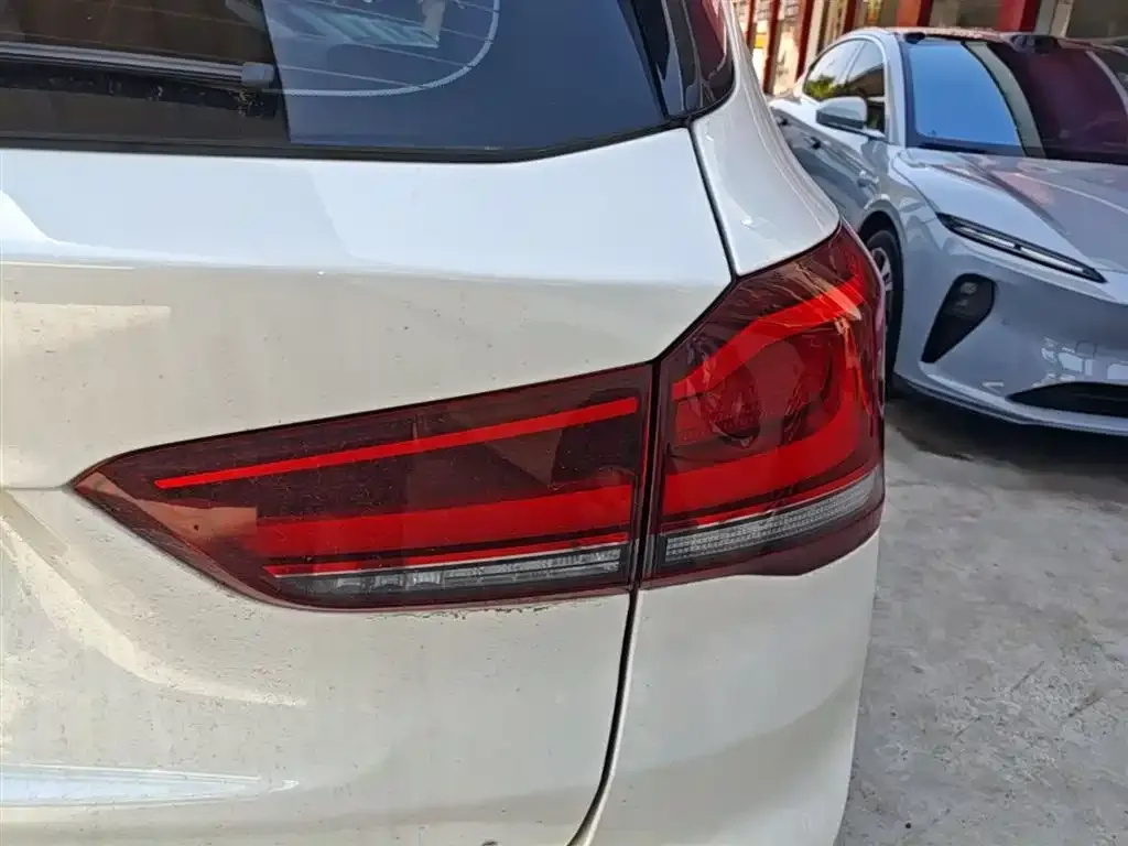 BMW X1 — фото 9