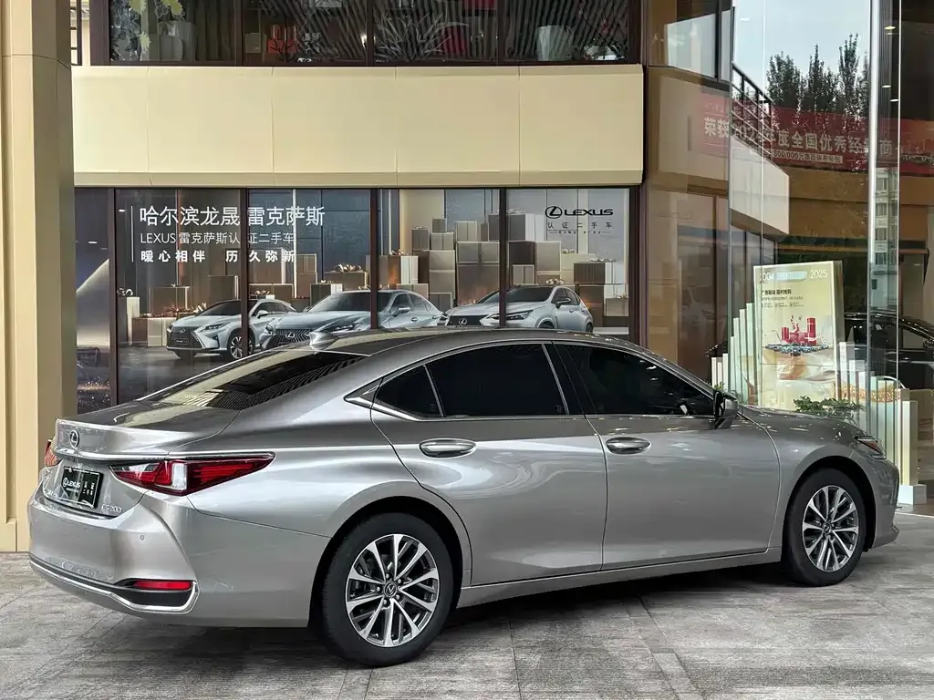 Lexus ES — фото 5