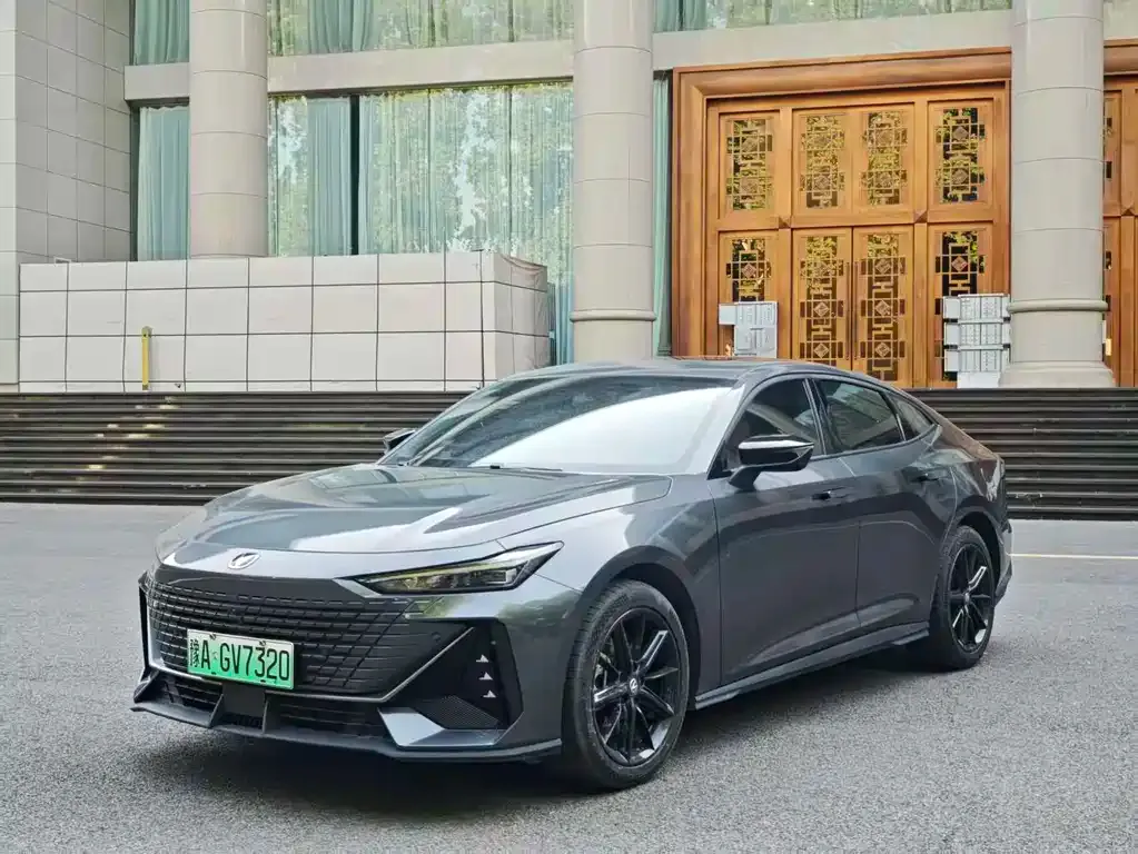 Changan UNI-V iDD — фото 1