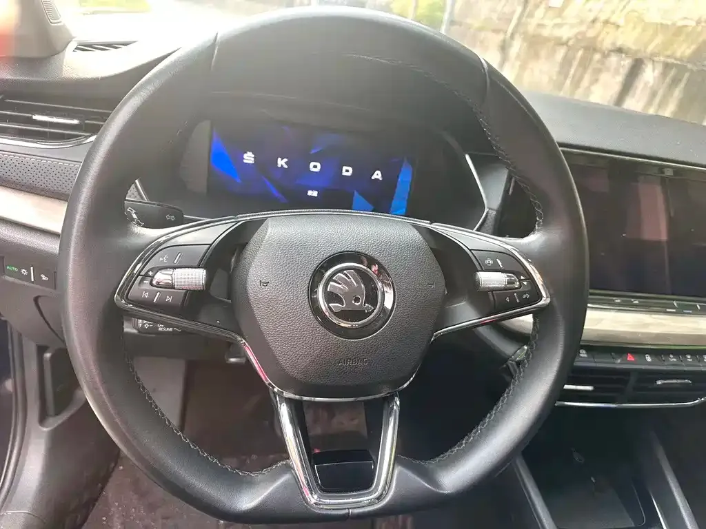 Skoda Octavia — фото 2