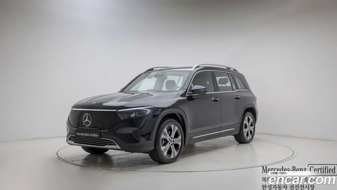 Mercedes-Benz EQB — фото 1