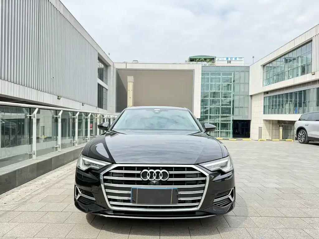 Audi A6L — фото 1