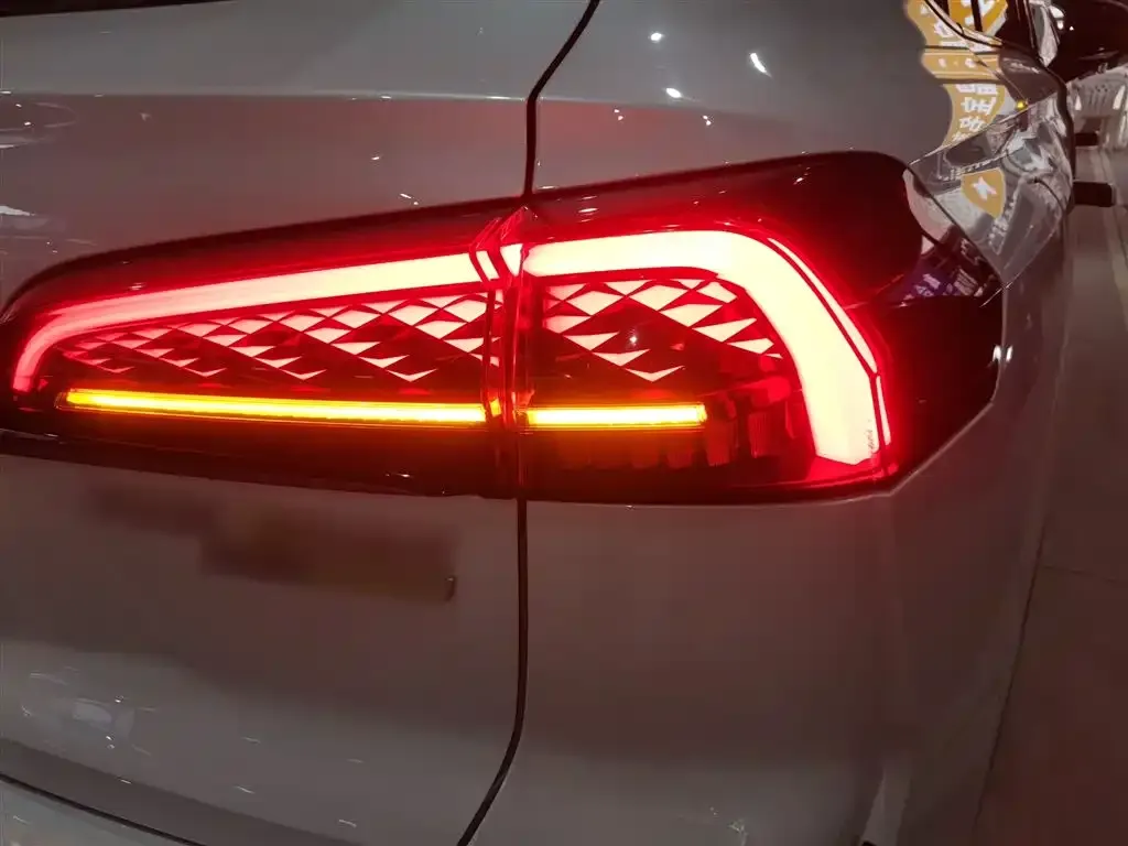 Roewe RX5 eMAX — фото 8