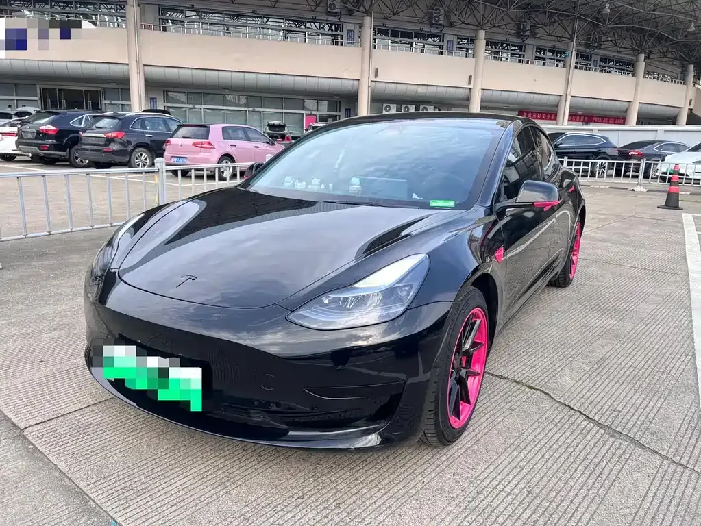 Tesla Model 3 — фото 1