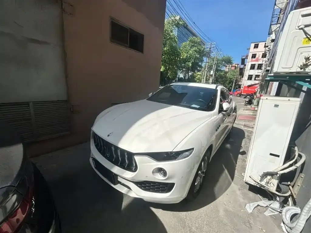 Maserati Levante — фото 1