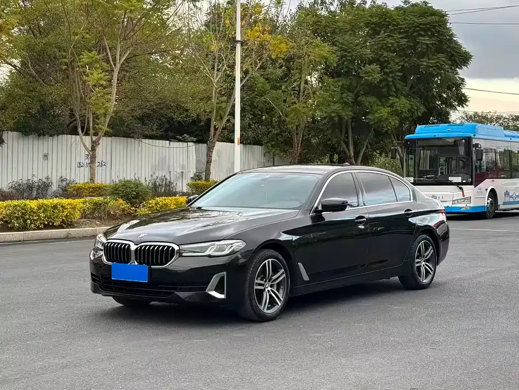 BMW 5 Series — фото 1