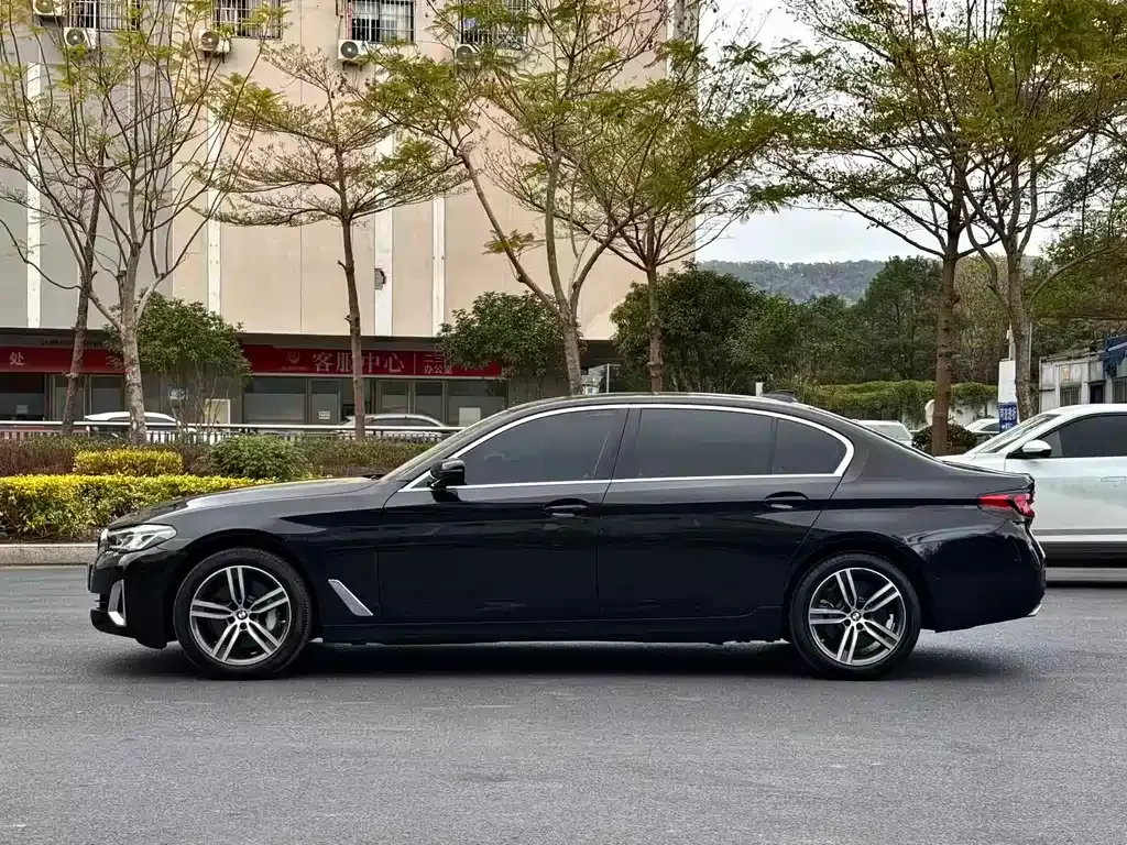 BMW 5 Series — фото 9