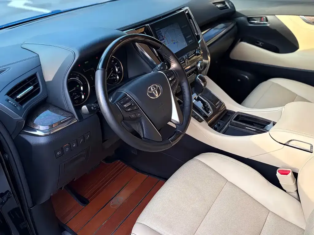 Toyota Vellfire — фото 2