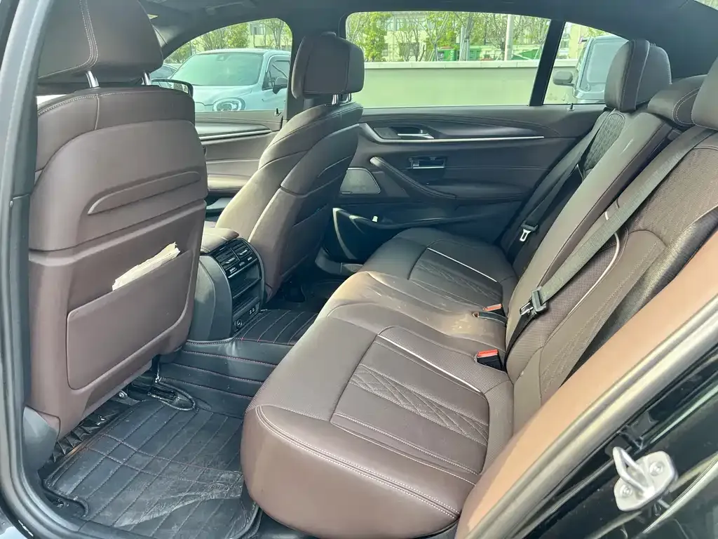 BMW 5 Series New Energy — фото 3