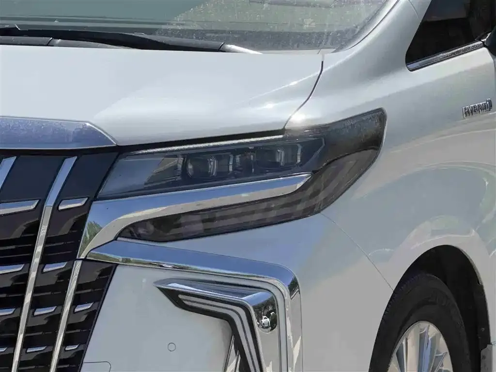Toyota Alphard — фото 5