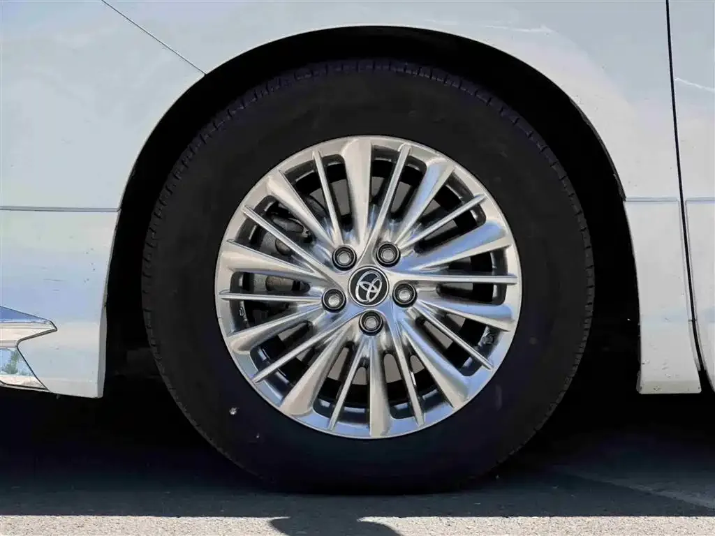 Toyota Alphard — фото 3