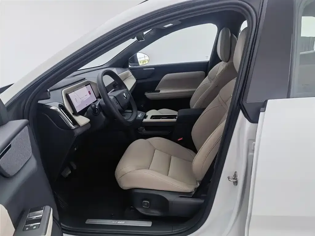 Volvo XC70 Plug-in Hybrid — фото 10