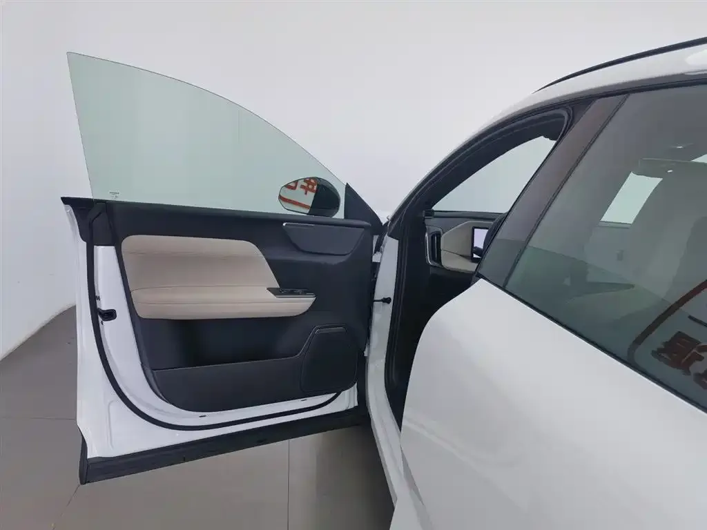 Volvo XC70 Plug-in Hybrid — фото 2