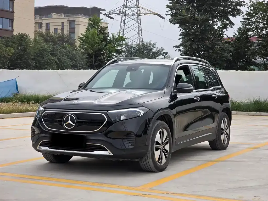 Mercedes-Benz EQB — фото 1
