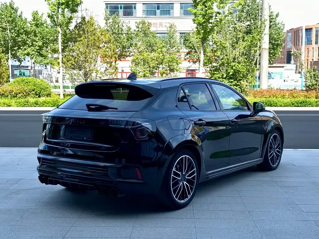 Lynk & Co 02 Hatchback — фото 10