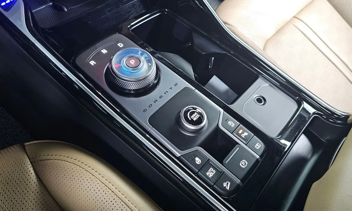 Kia Sorento — фото 7