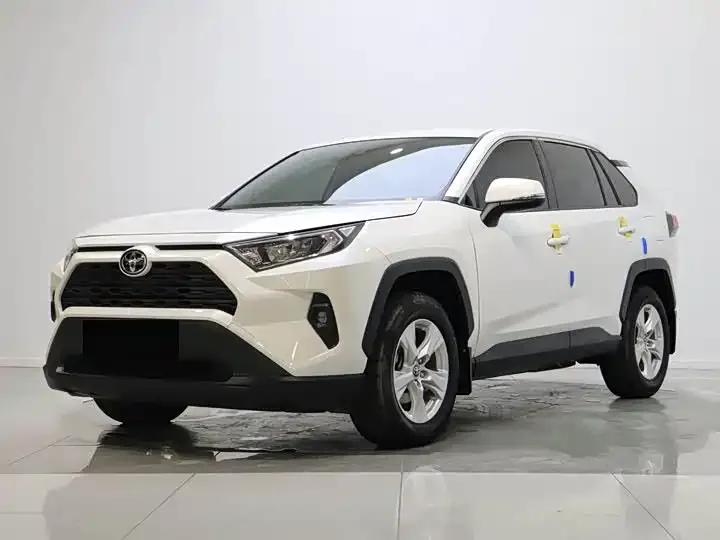 Toyota RAV4 — фото 1
