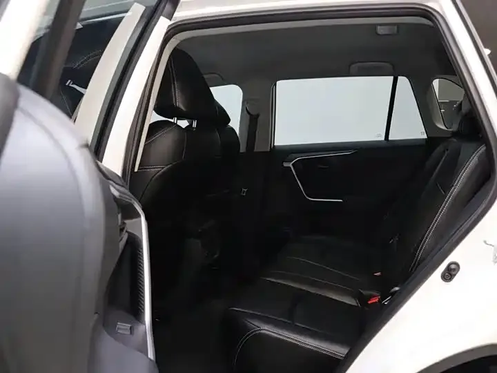 Toyota RAV4 — фото 3