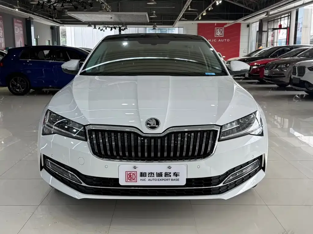 Skoda Superb — фото 1
