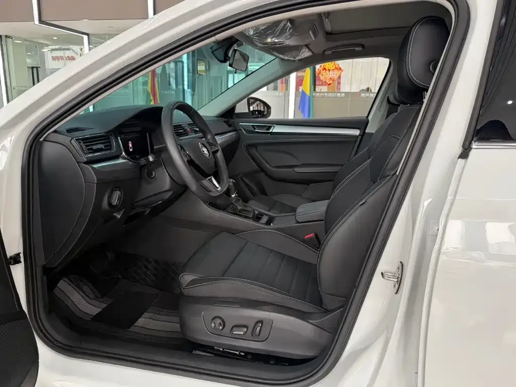 Skoda Superb — фото 3