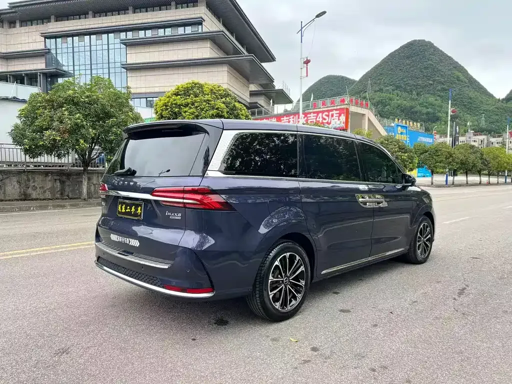 Roewe iMAX8 — фото 3