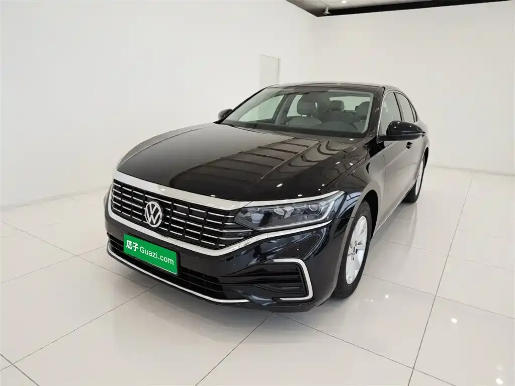 Volkswagen Passat New Energy — фото 1
