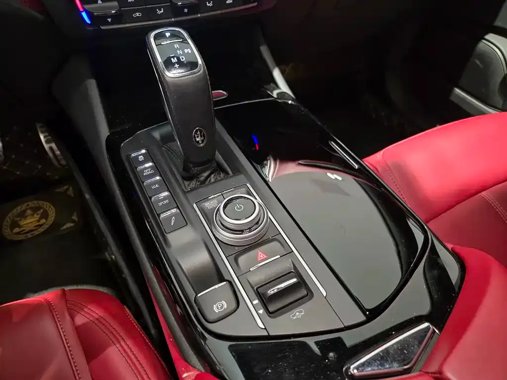 Maserati Levante — фото 3